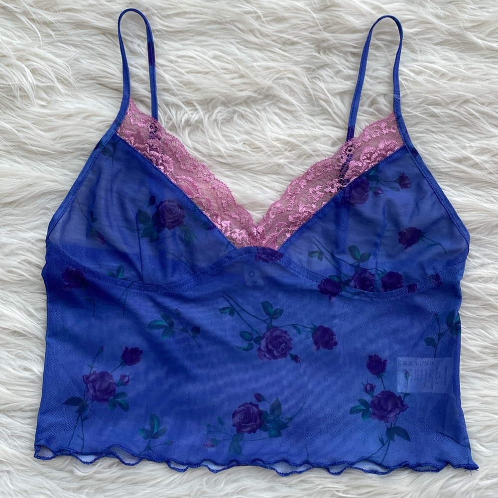 Motel | Yenika Crop Top In Lilac Rose With Lilac Lace